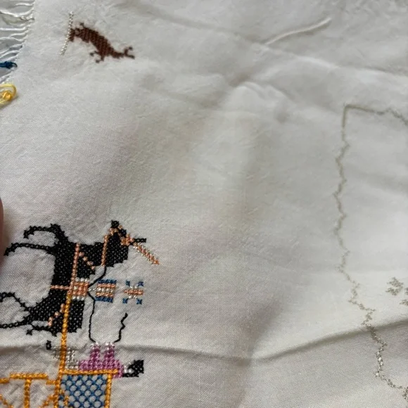 Embroidered Capri Fringe Linen Decor Country Horse and Carriage Design Stitched - Picture 9 of 15